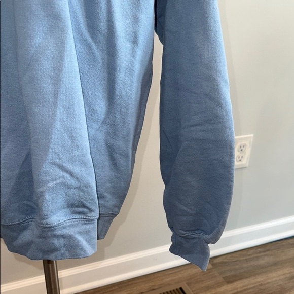 Gildan Medium Newport News Virginia Soft Midweight Floral Blue Sweatshirt - Picture 5 of 9